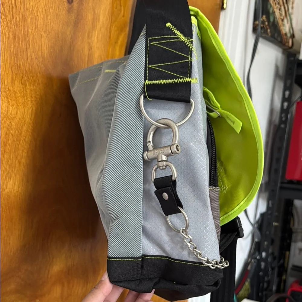 III parcel this messenger